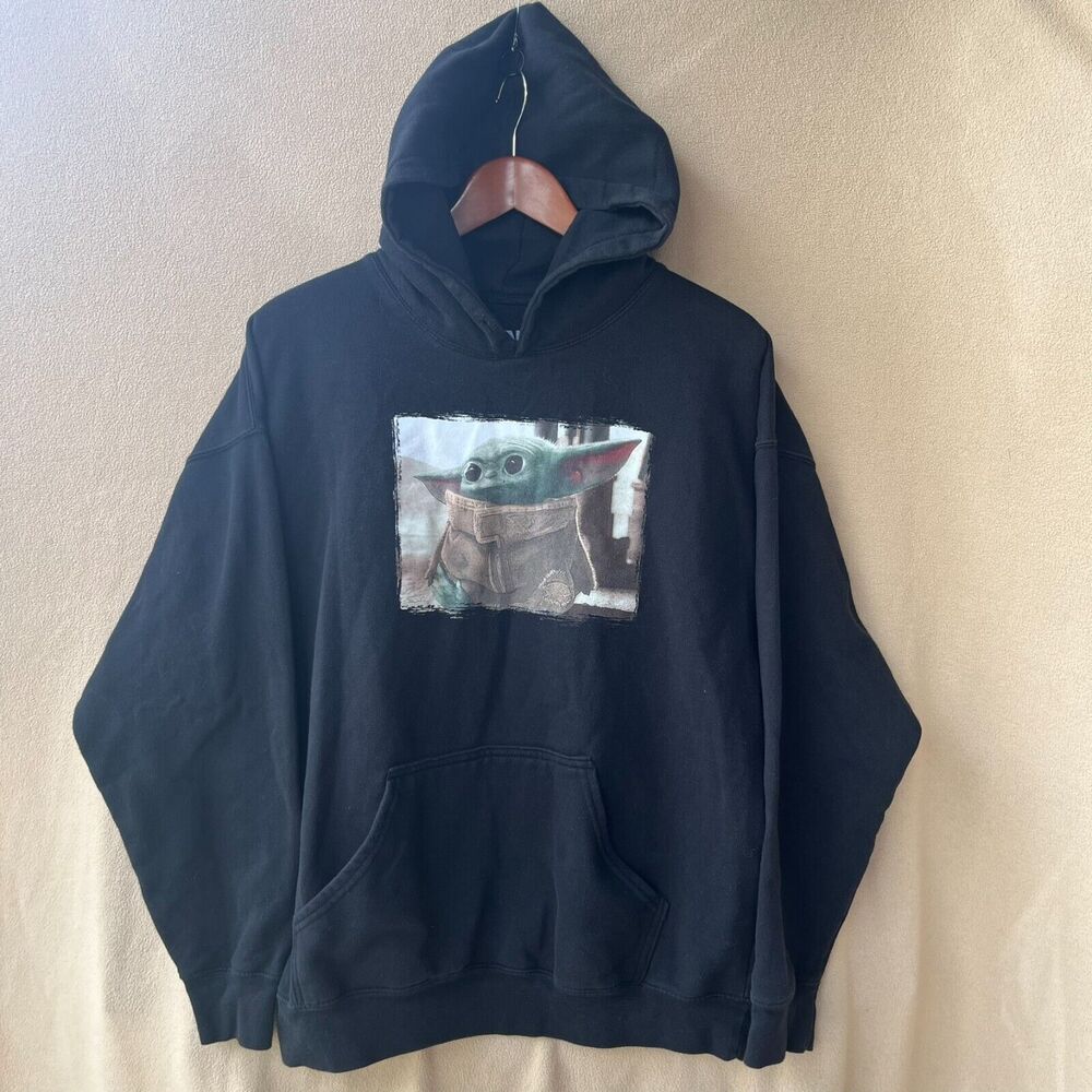 Star Wars Mens Medium Black Hoodie‎ Pullover Grogu Baby Yoda The Mandalorian